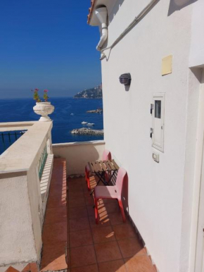 La stanza sul Porto di Amalfi camera piccina piccina con bagno privato e terrazzino vista mare